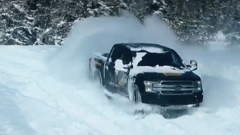 Το ηλεκτρικό φορτηγάκι της Ford αλωνίζει στα χιόνια